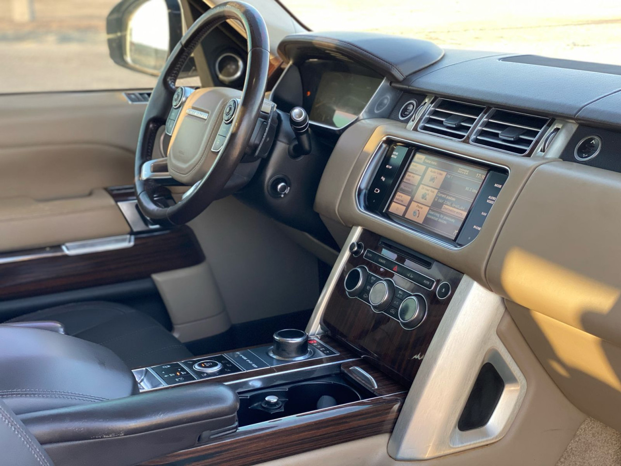 Land Rover LR4 - Image 10