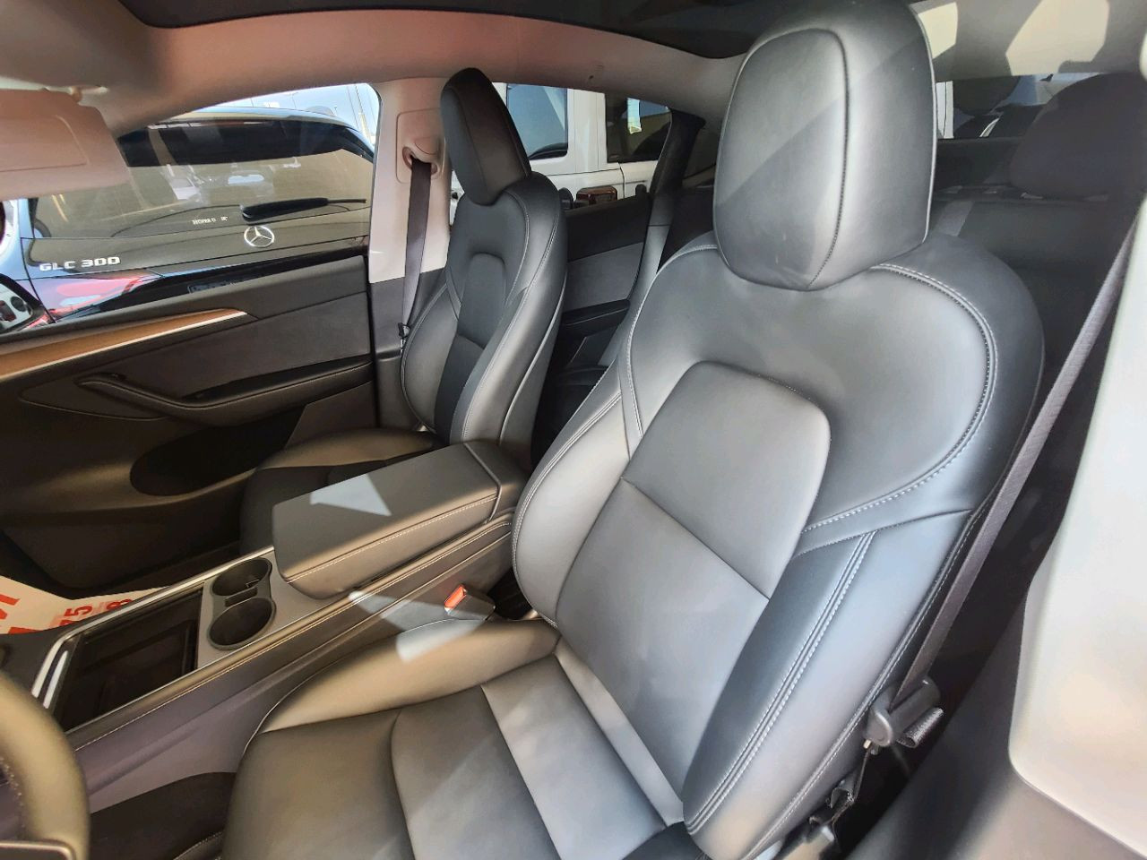 Tesla Y - Image 2