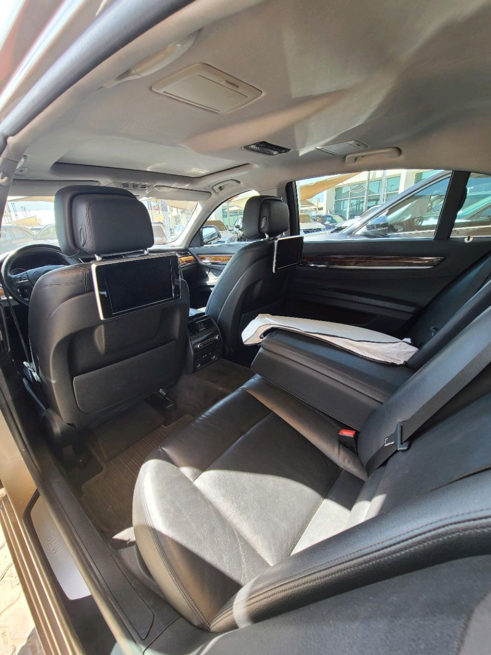 BMW 7-Series - Image 6