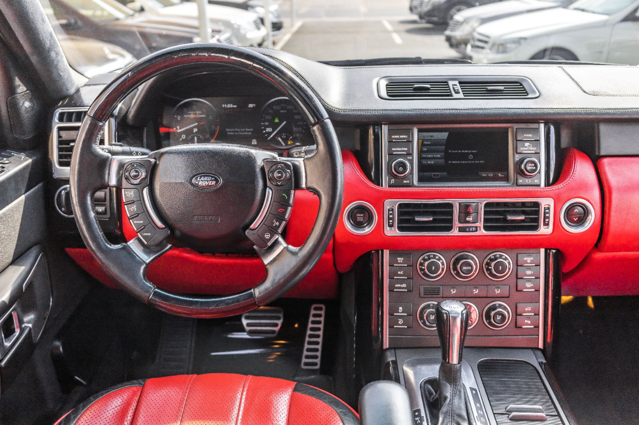 Land Rover Defender - Image 7