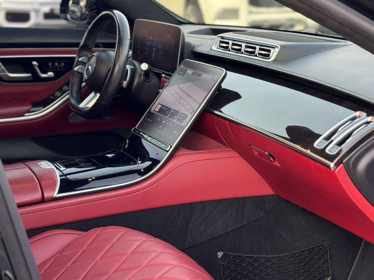 Mercedes Benz S-Class - Image 8