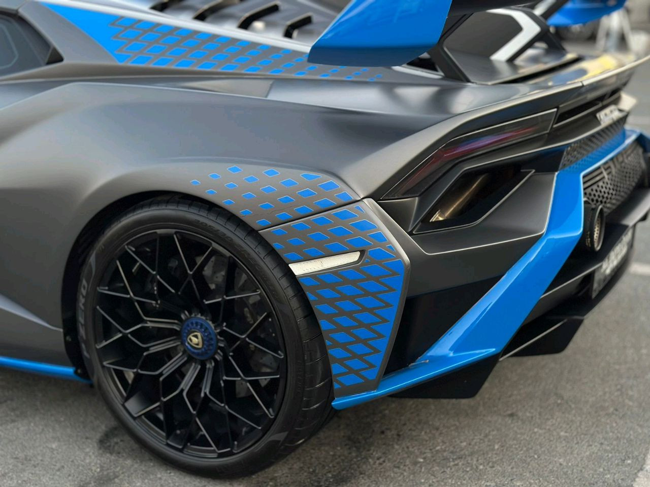 Lamborghini Huracan - Image 11