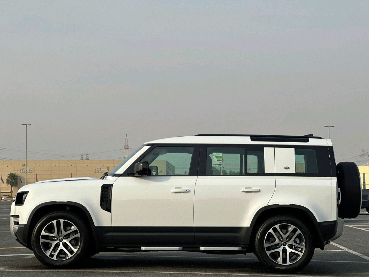 Land Rover Defender - Image 4