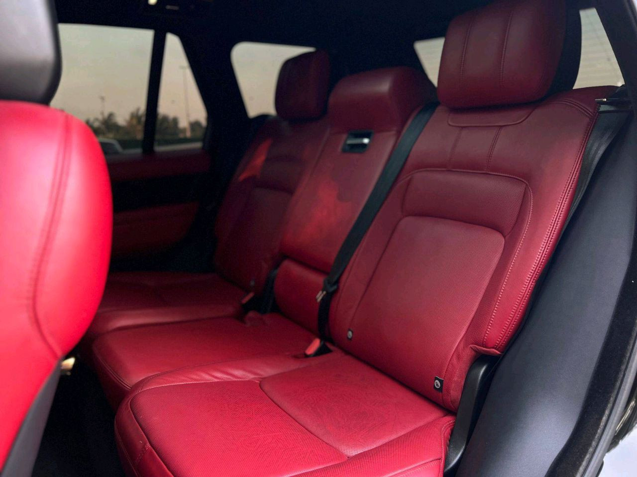 Land Rover LR4 - Image 8
