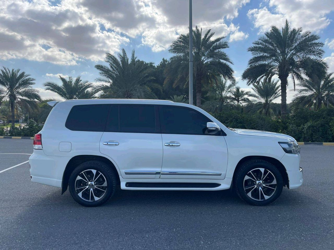 Toyota Land Cruiser - Image 9