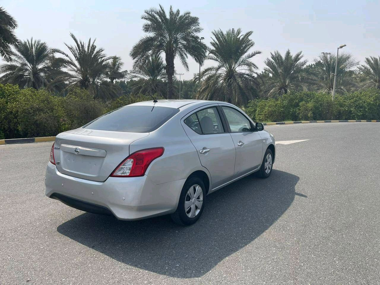 Nissan Sunny - Image 4