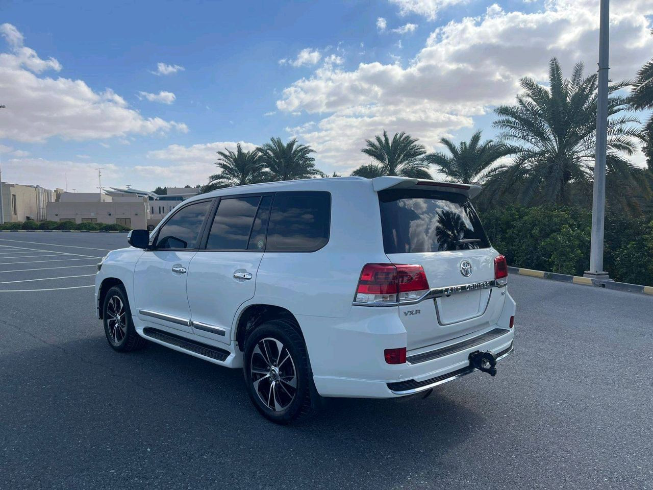 Toyota Land Cruiser - Image 7