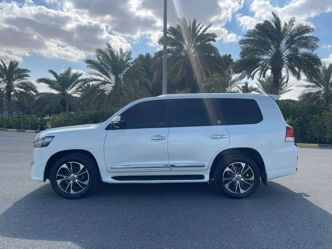Toyota Land Cruiser - Image 8