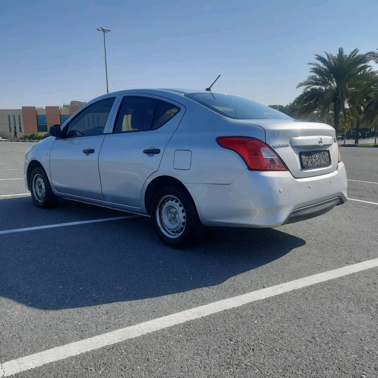 Nissan Sunny - Image 7