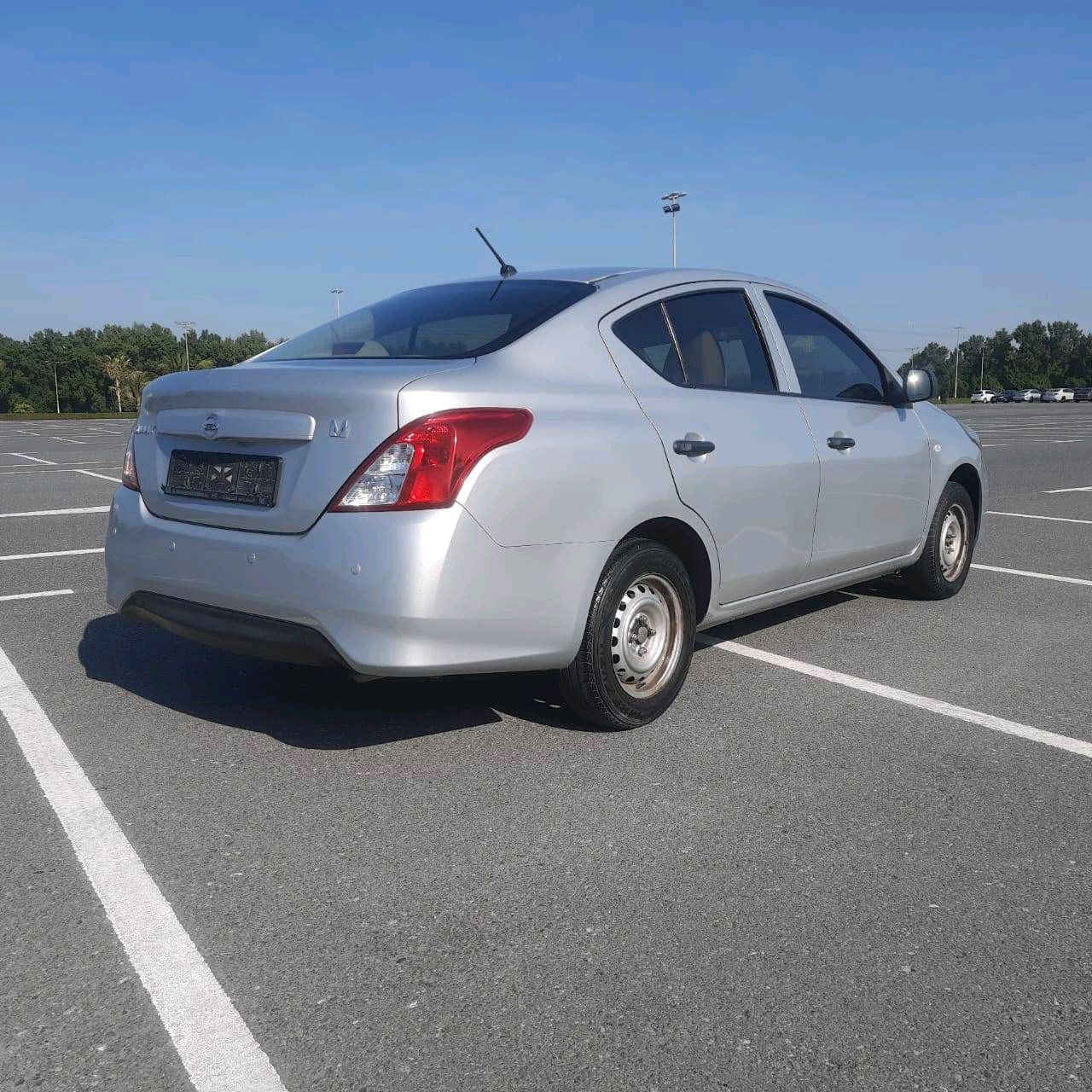 Nissan Sunny - Image 6