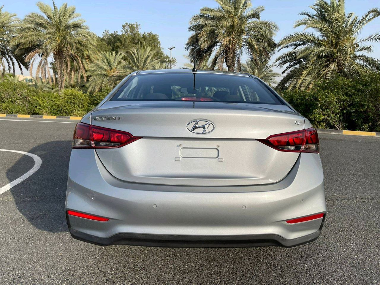 Hyundai Accent - Image 2