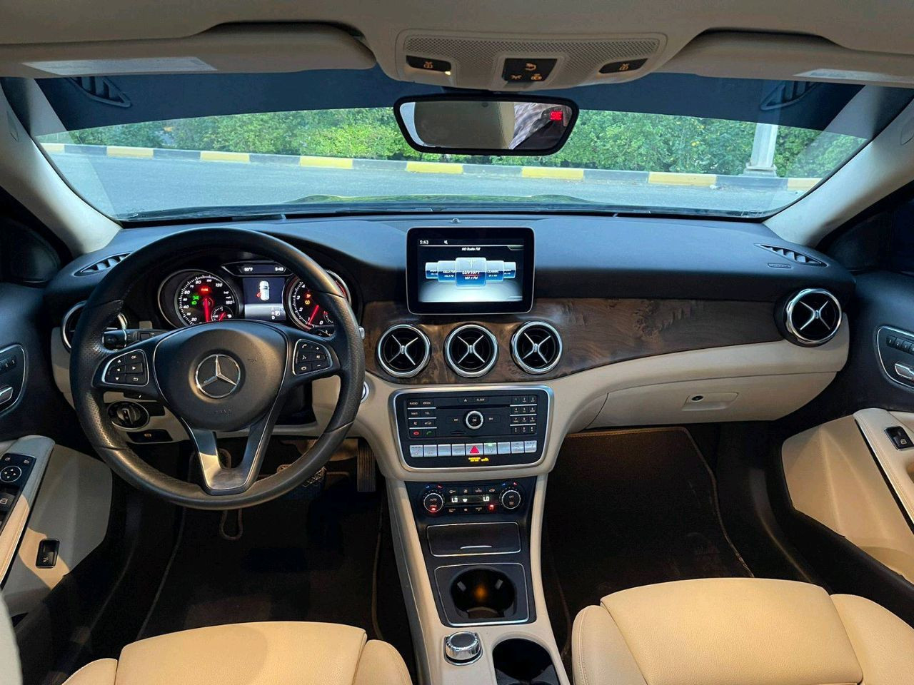 Mercedes Benz GLA - Image 10