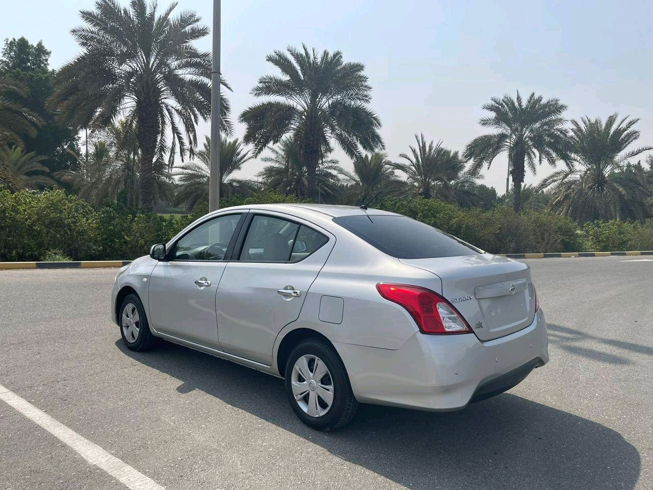Nissan Sunny - Image 8