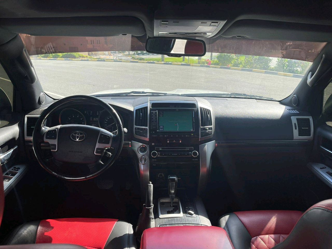 Toyota Land Cruiser - Image 11