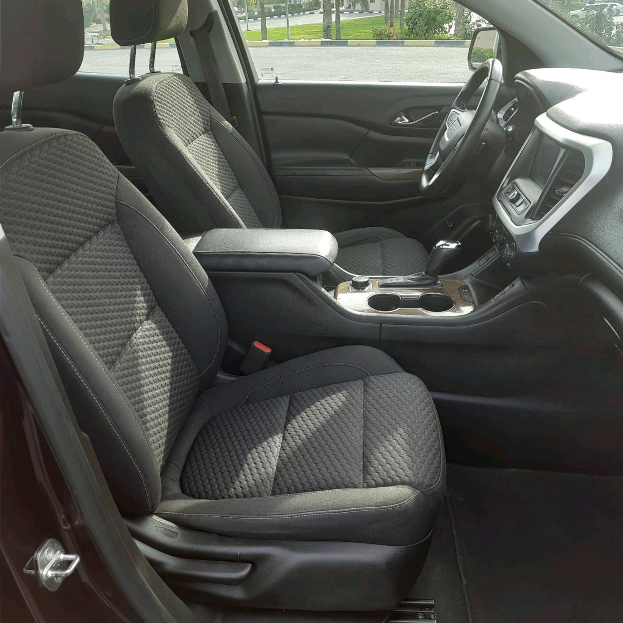 GMC Acadia - Image 12