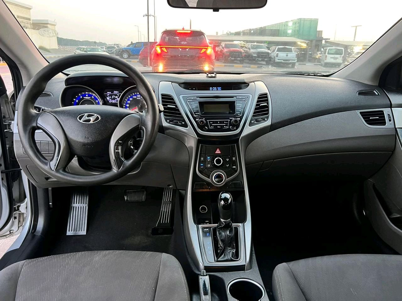 Hyundai Elantra - Image 12