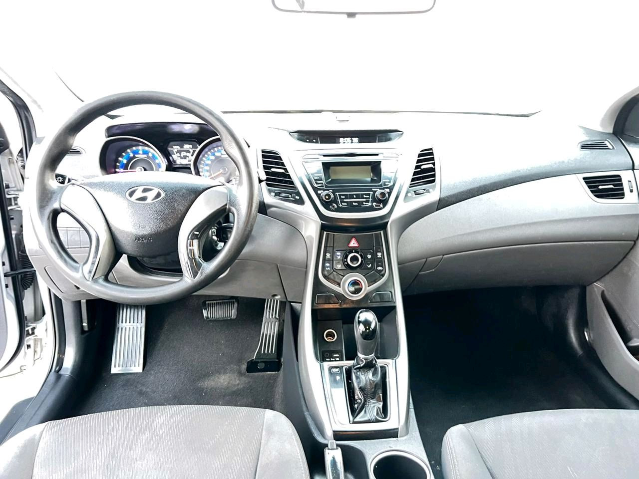 Hyundai Elantra - Image 8
