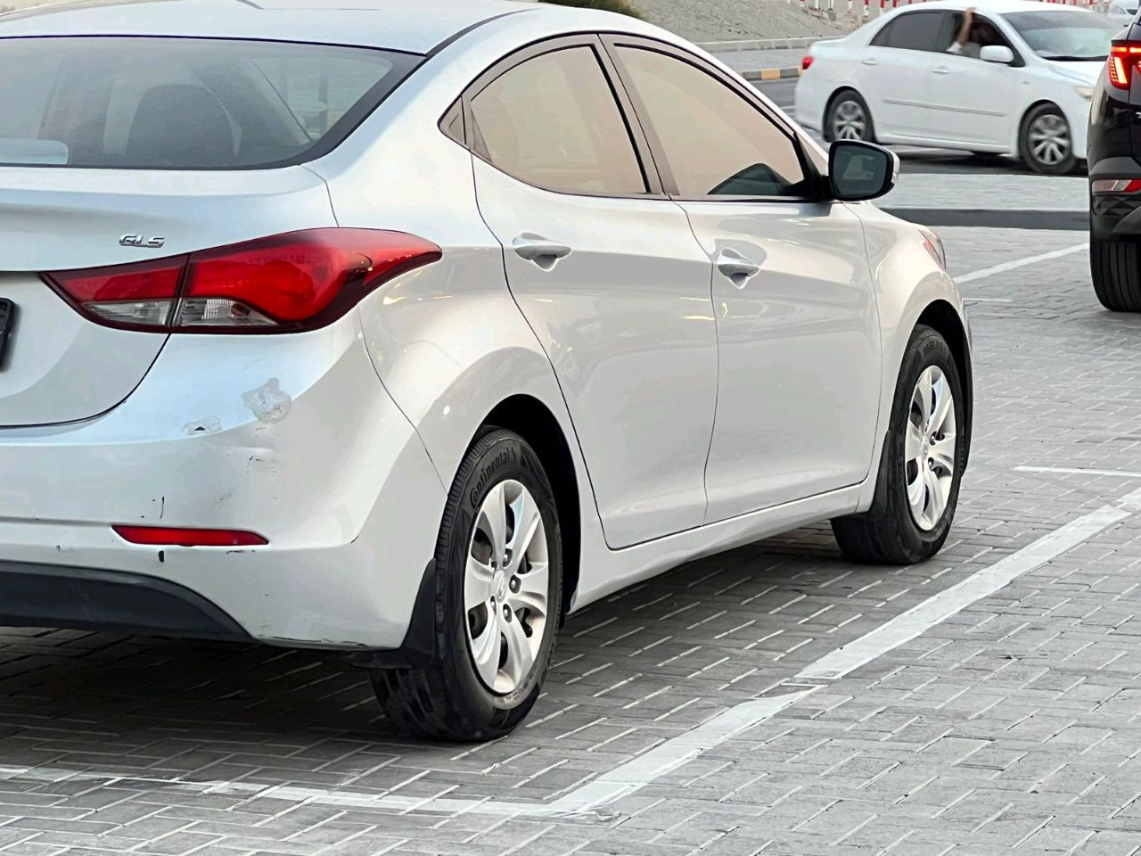 Hyundai Elantra - Image 13