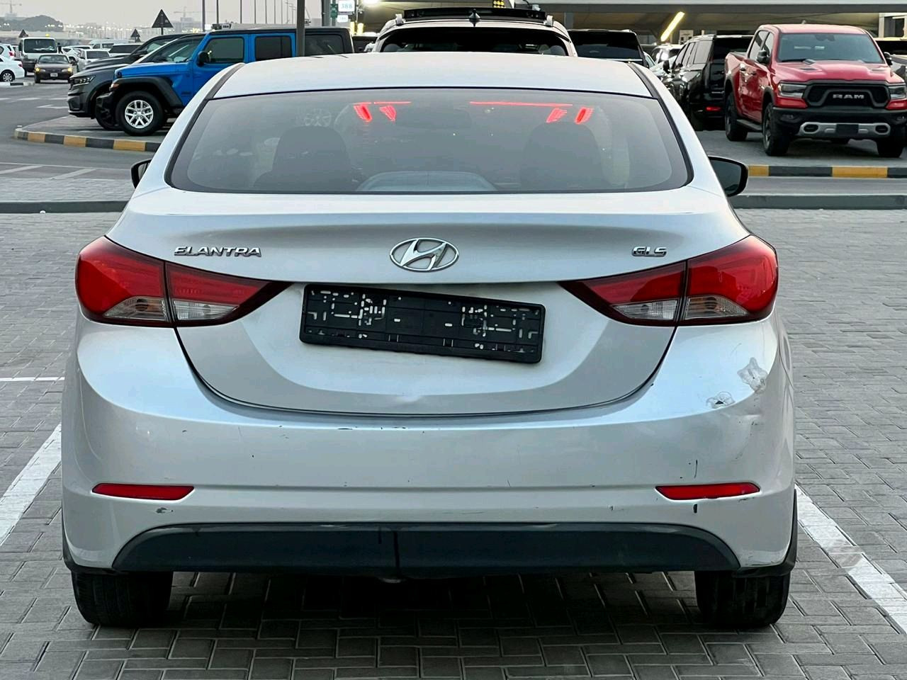 Hyundai Elantra - Image 11