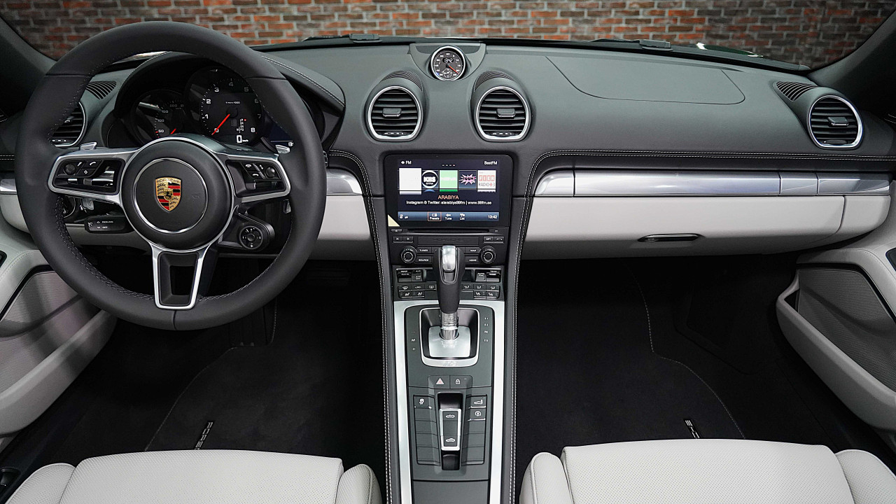 Porsche Boxster - Image 10