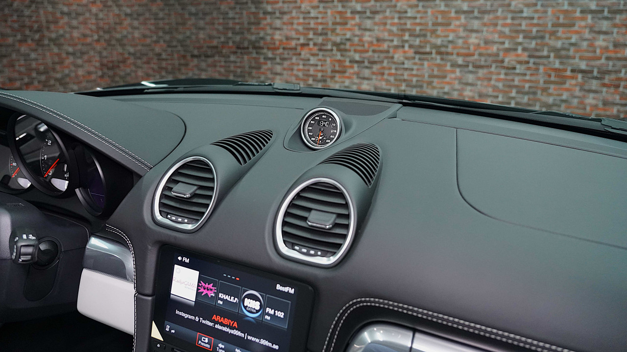 Porsche Boxster - Image 8