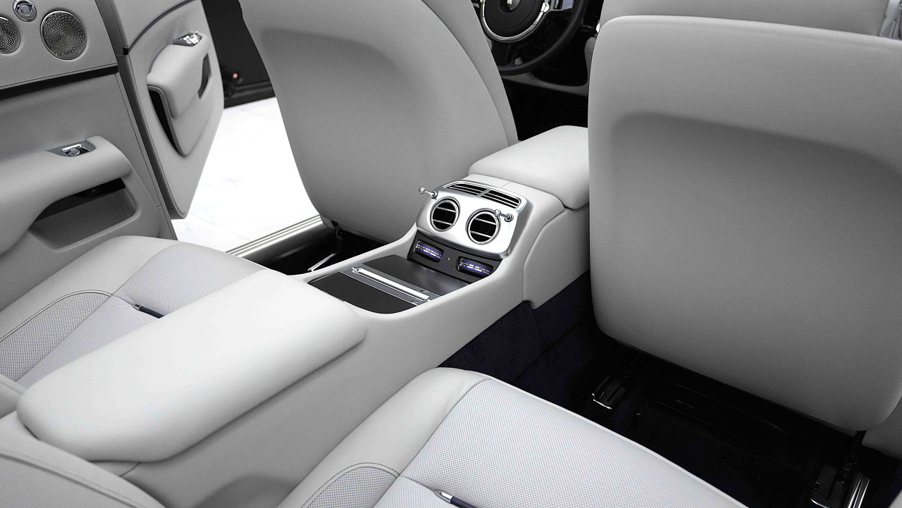 Rolls Royce Dawn - Image 11