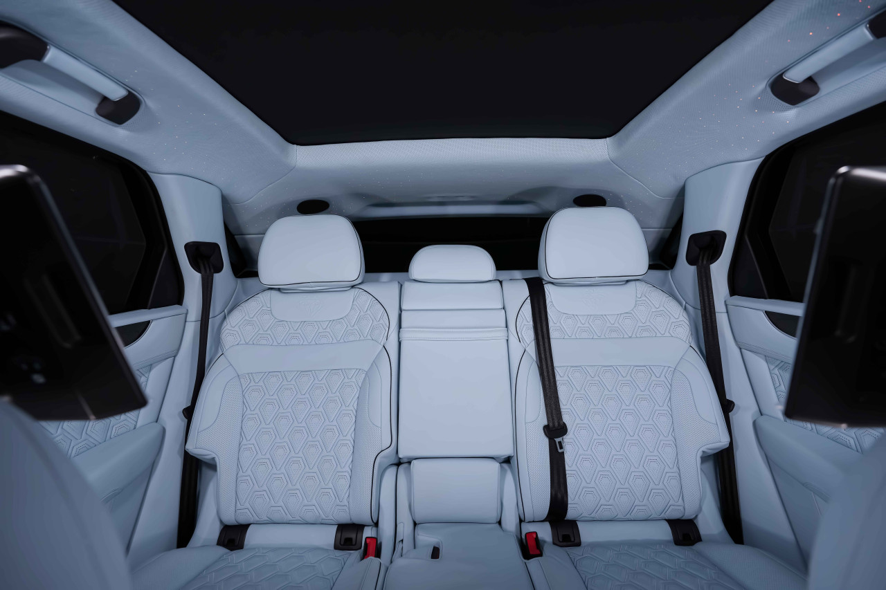 Bentley Bentayga - Image 12