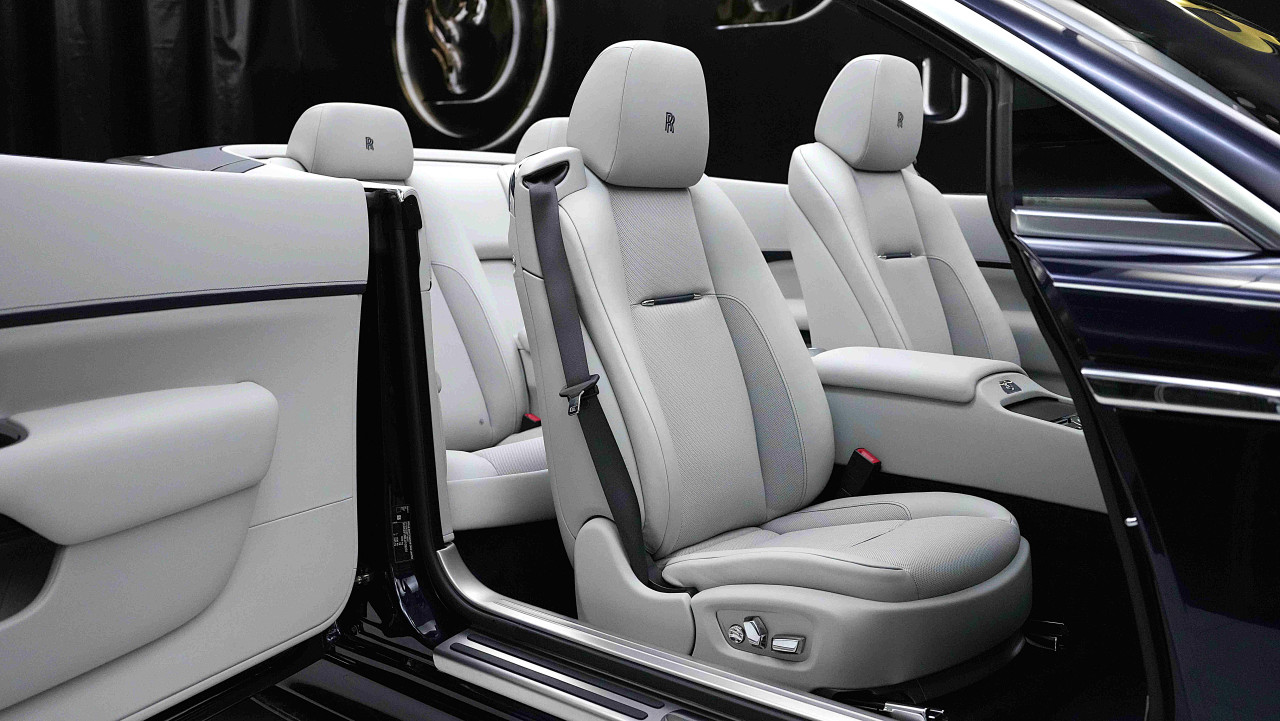 Rolls Royce Dawn - Image 12