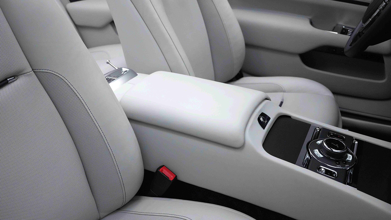 Rolls Royce Dawn - Image 9