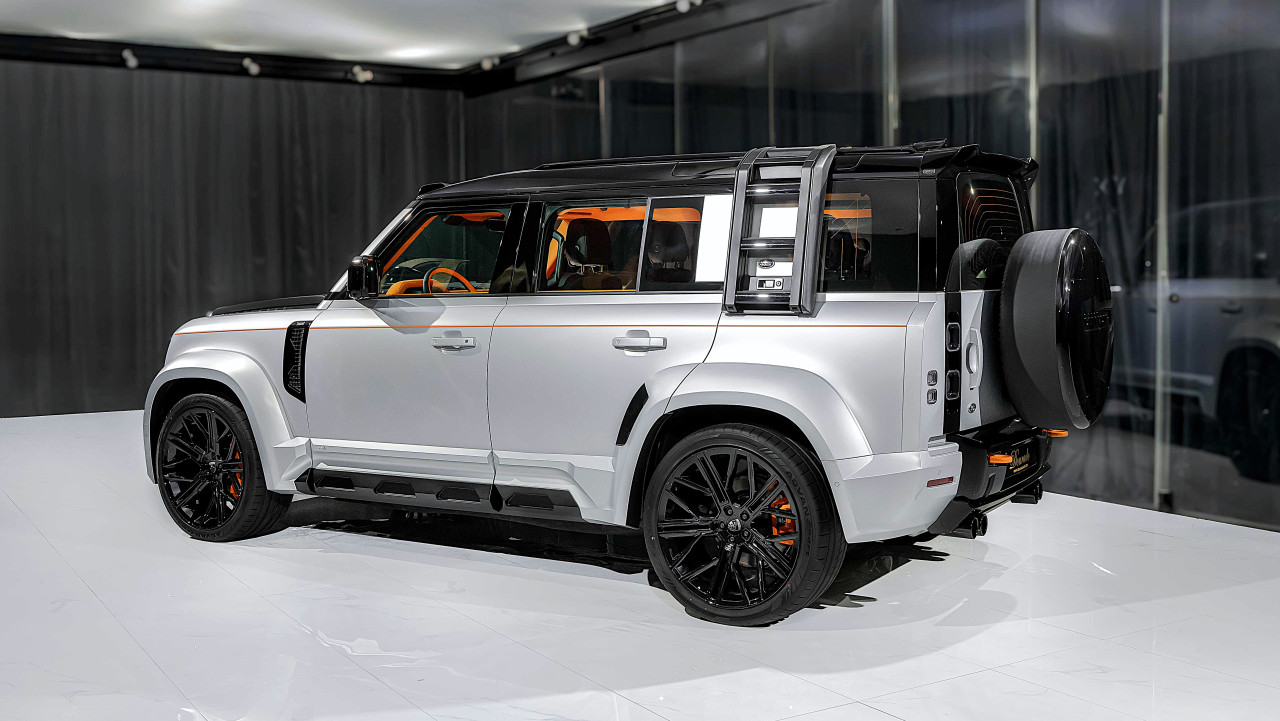 Land Rover Defender - Image 4