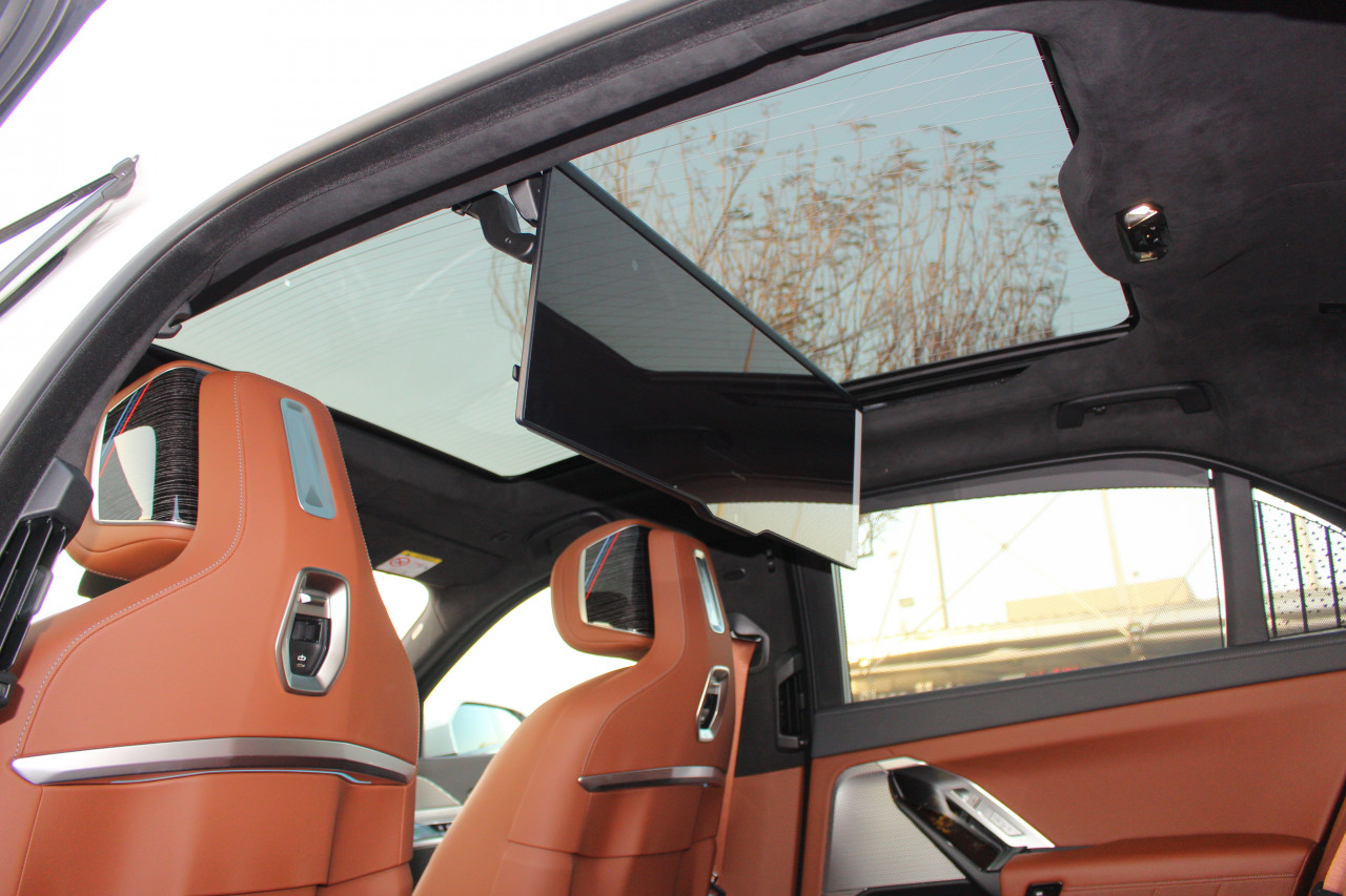 BMW 7-Series - Image 18