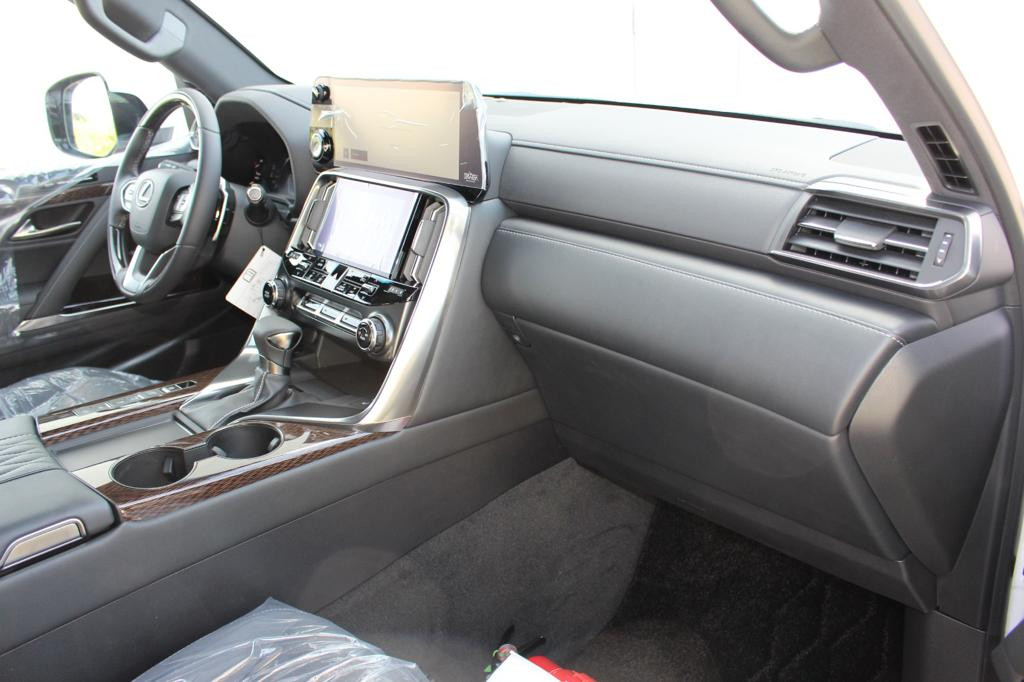 Lexus LX-Series - Image 8