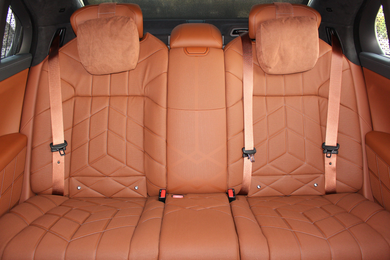 BMW 7-Series - Image 12