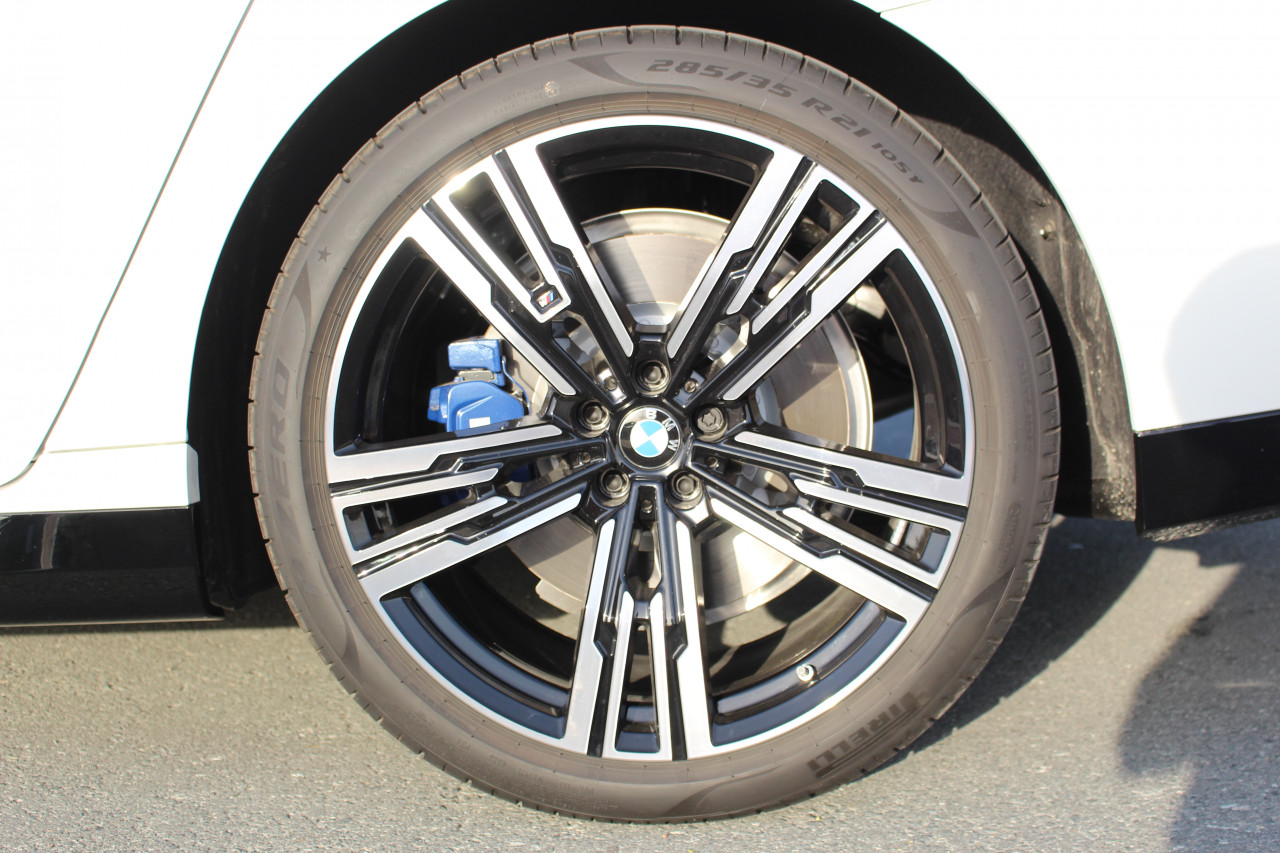 BMW 7-Series - Image 8