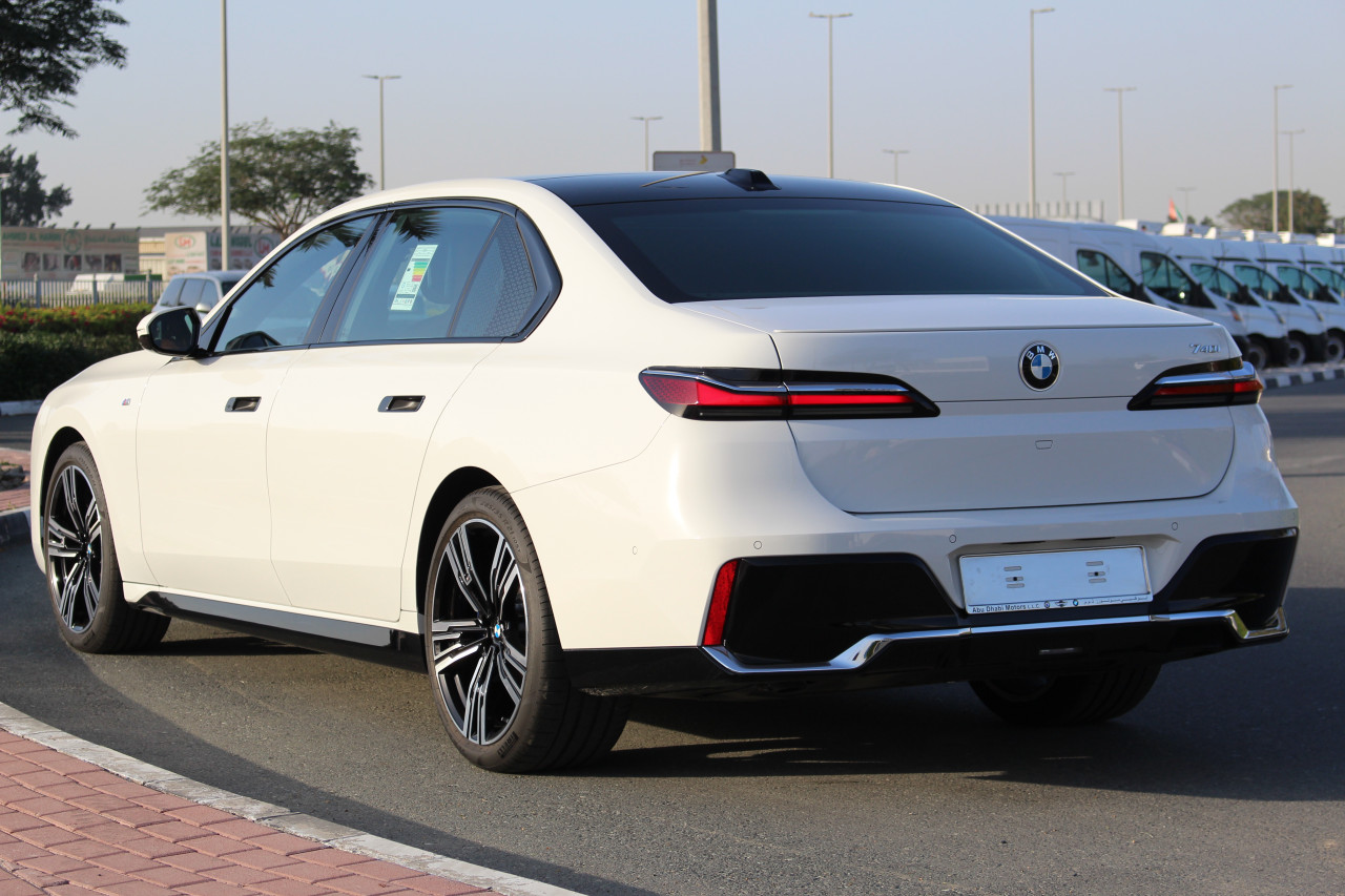 BMW 7-Series - Image 5
