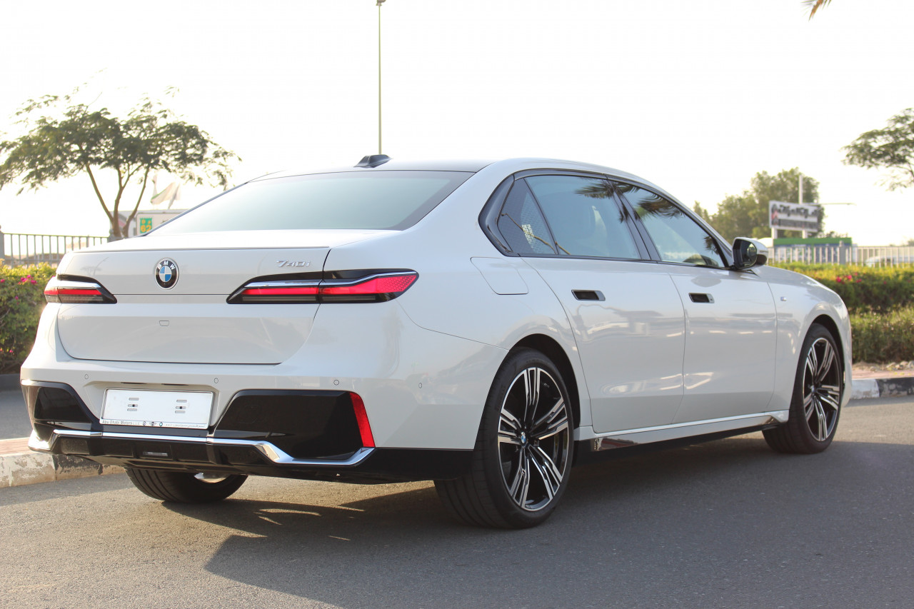 BMW 7-Series - Image 7