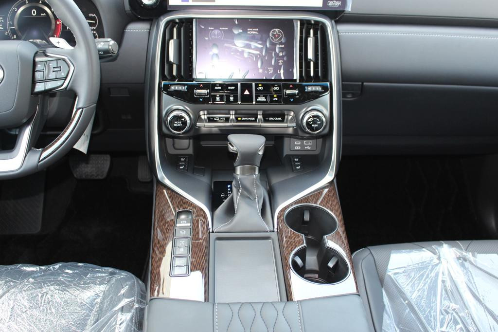 Lexus LX-Series - Image 10