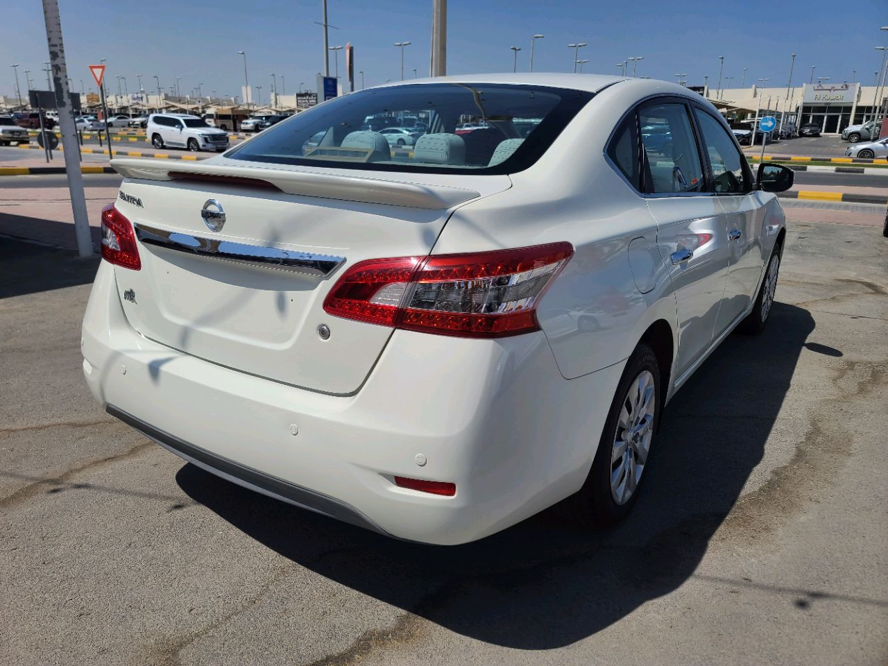 Nissan Sentra - Image 8