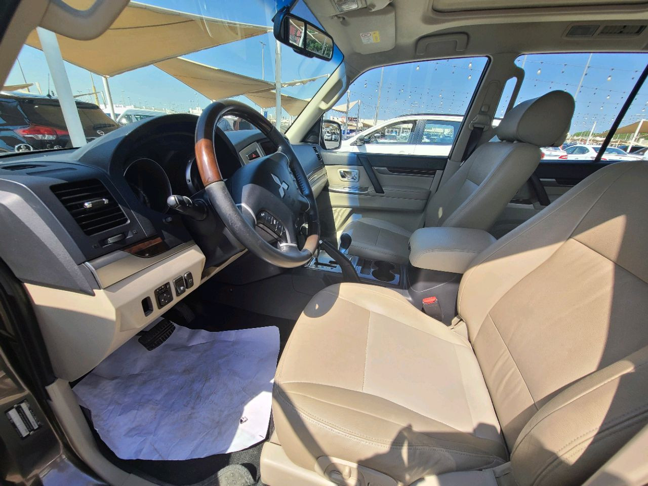 Mitsubishi Pajero - Image 7