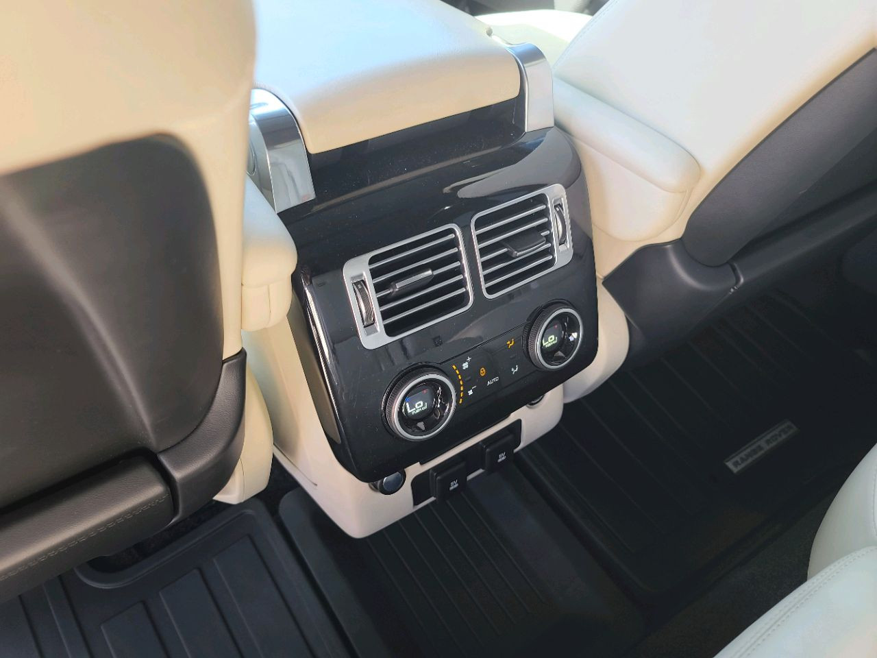 Range Rover HSE - Image 18