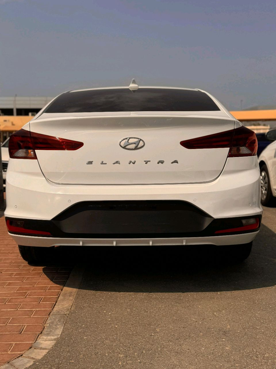 Hyundai Elantra - Image 9