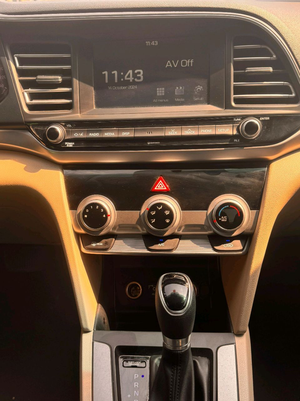 Hyundai Elantra - Image 2