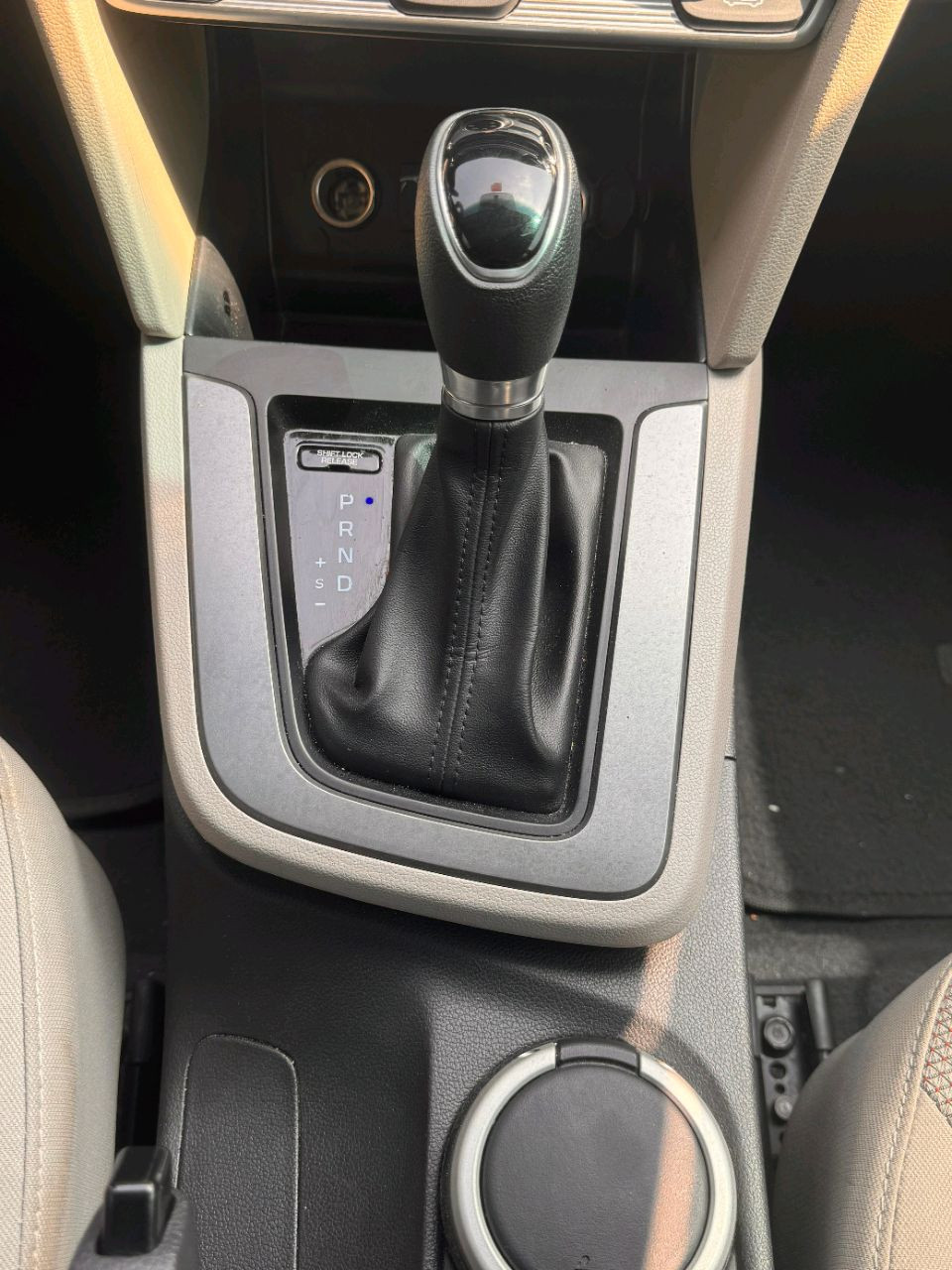 Hyundai Elantra - Image 3