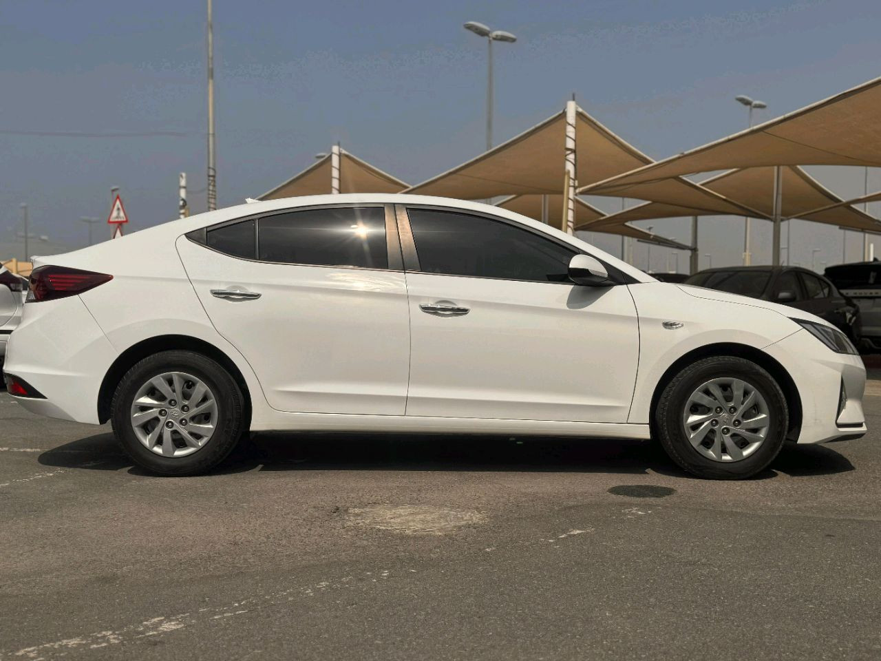 Hyundai Elantra - Image 8