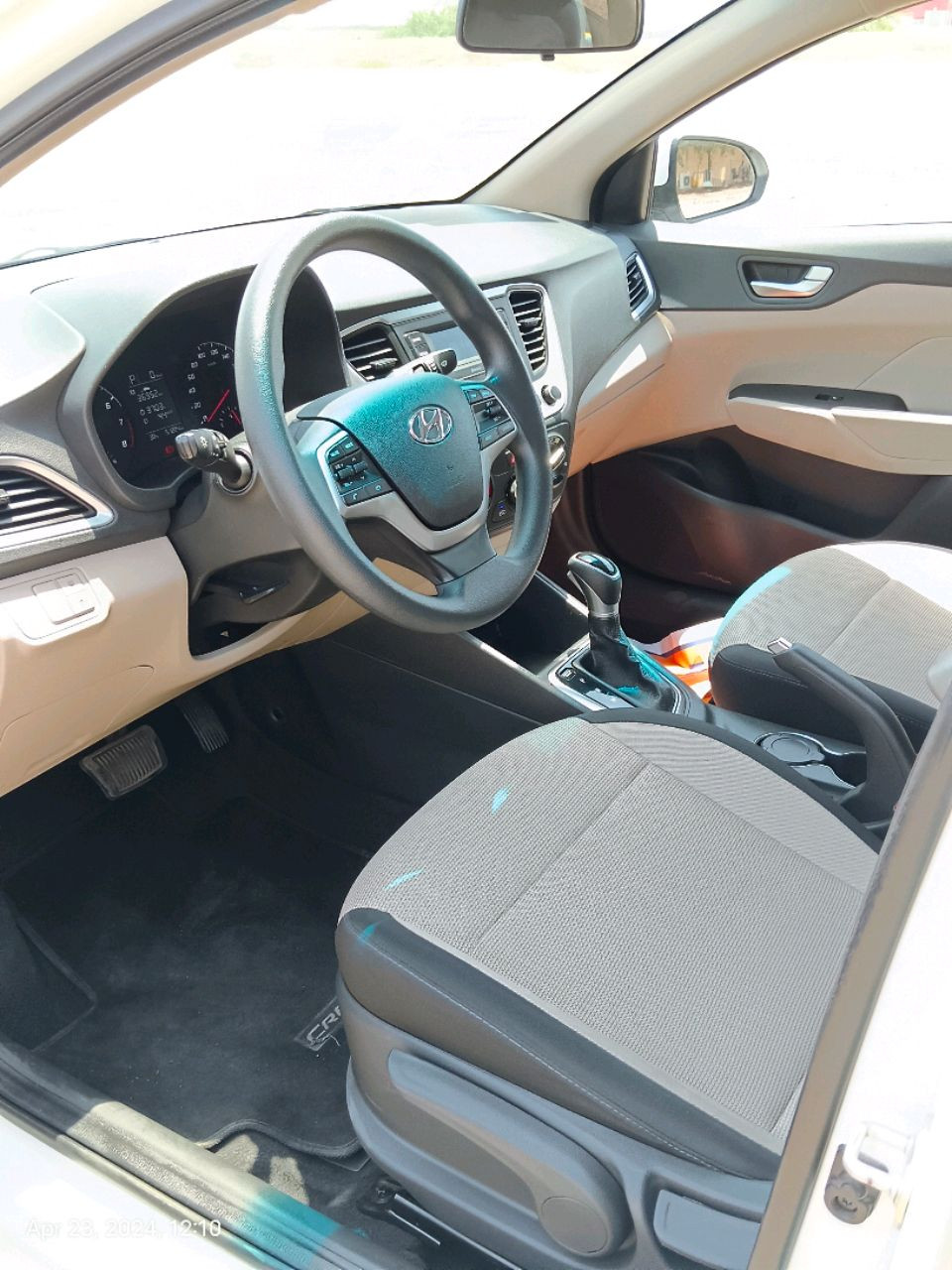 Hyundai Accent - Image 4
