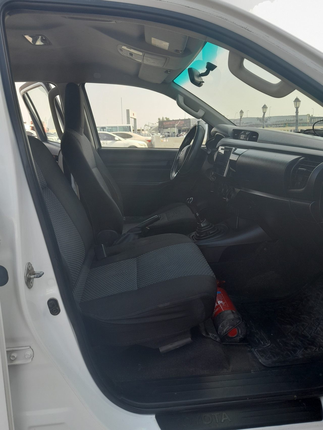 Toyota Hilux - Image 11