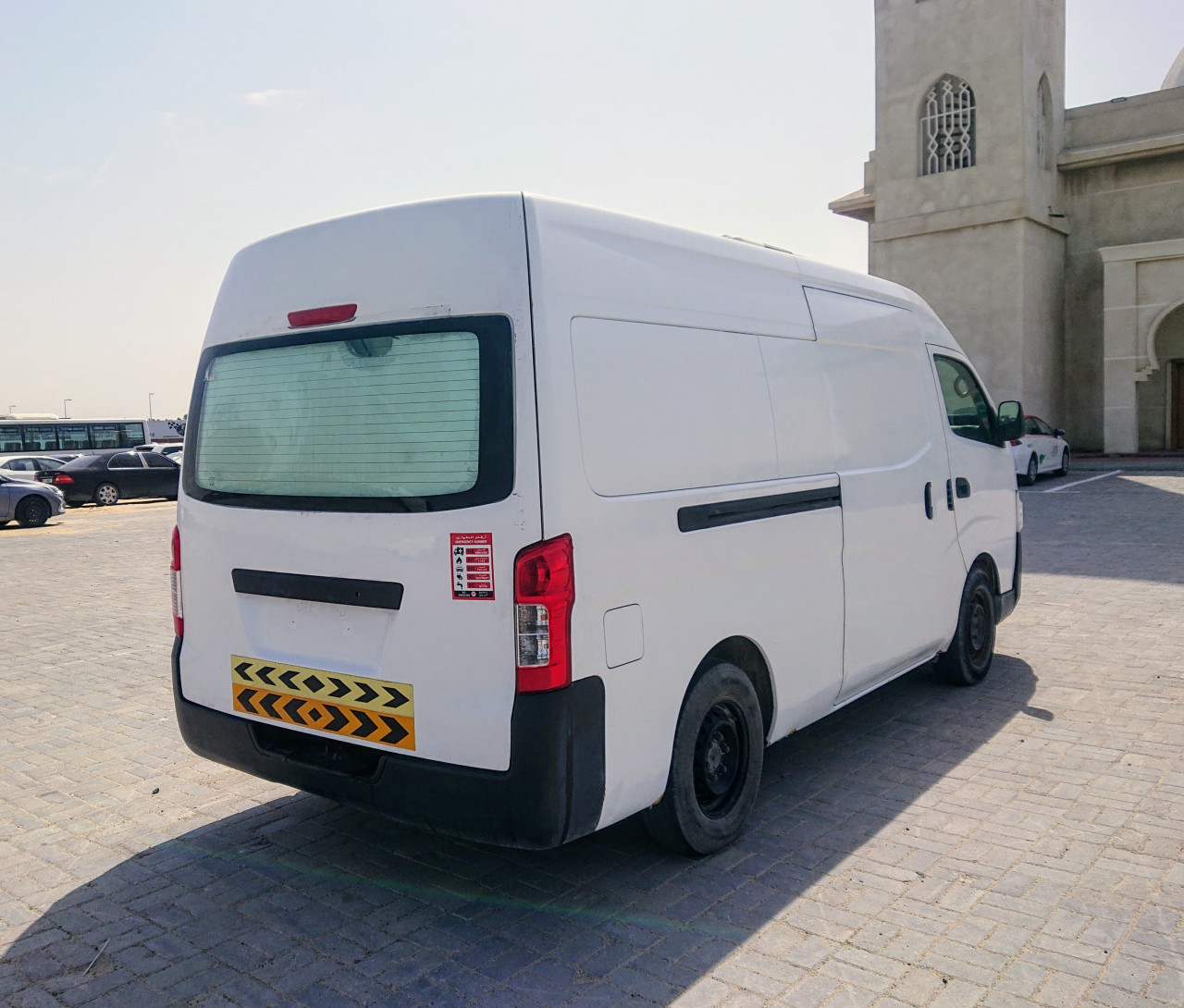 Nissan Urvan - Image 8