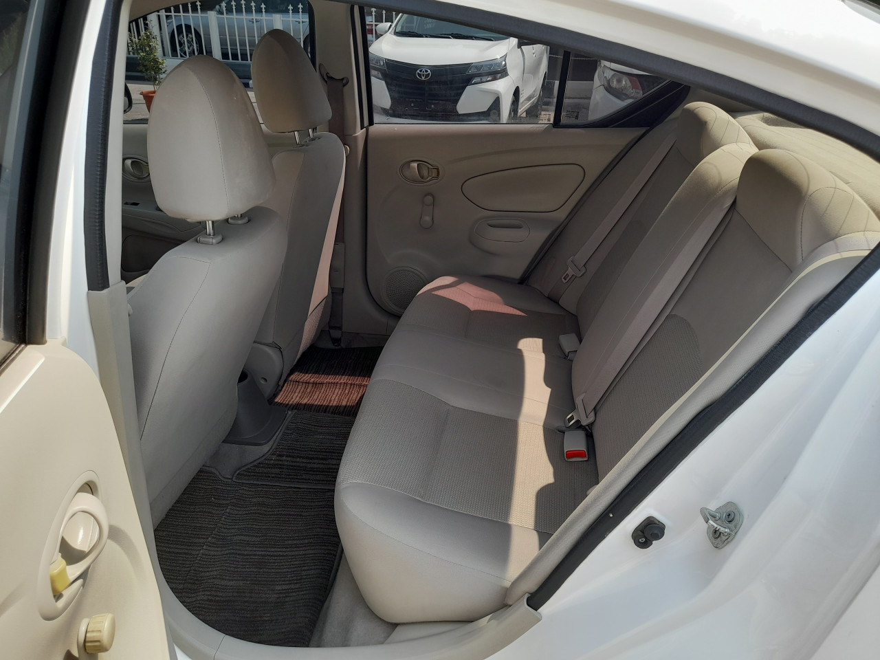 Nissan Sunny - Image 10