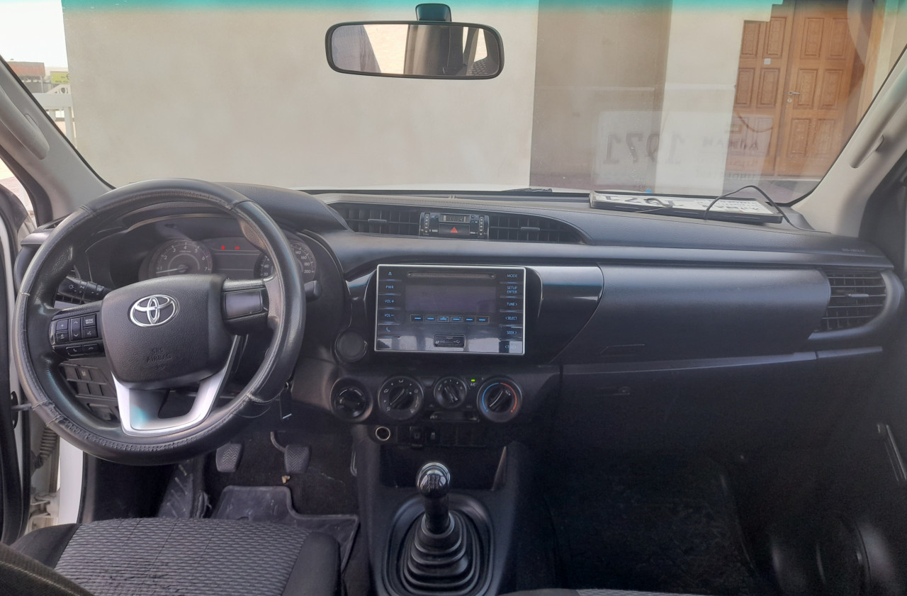Toyota Hilux - Image 13
