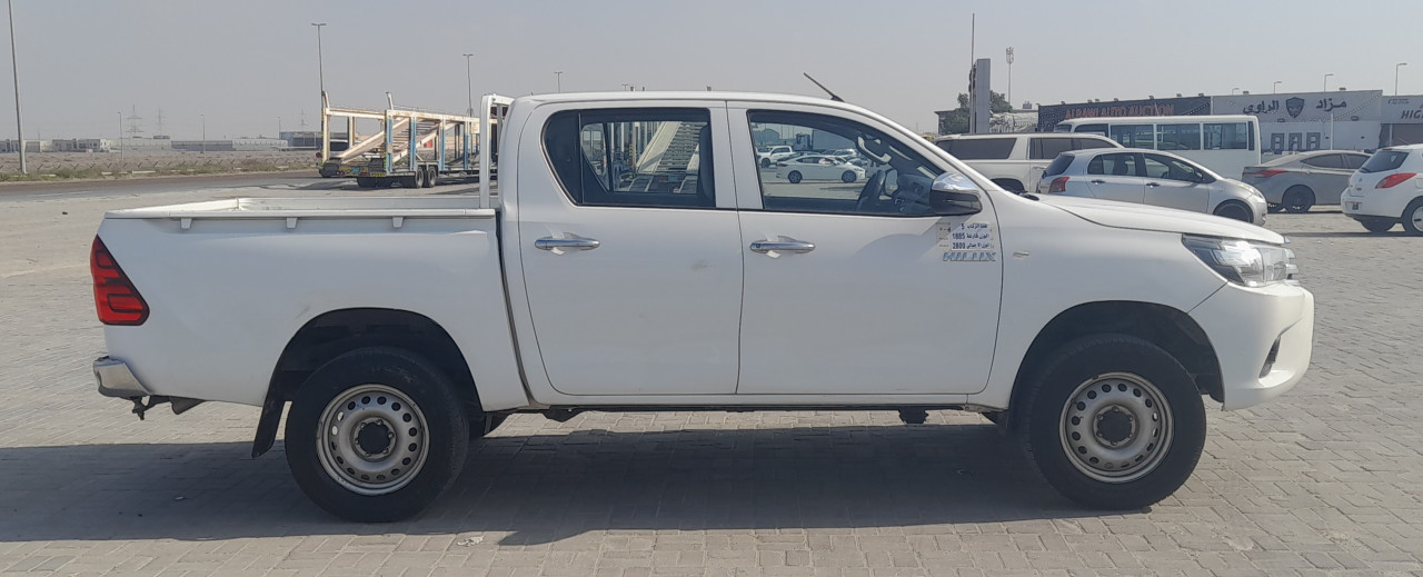 Toyota Hilux - Image 9